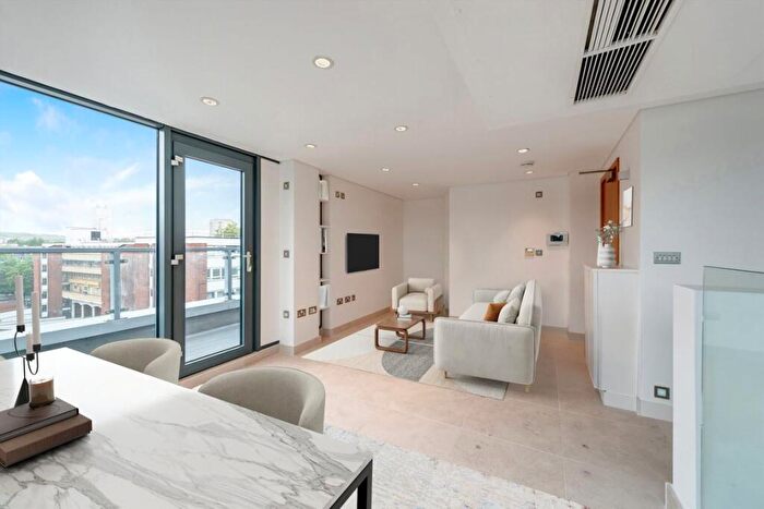 2 Bedroom Flat For Sale In Prince Of Wales Road, Kentish Town, NW5