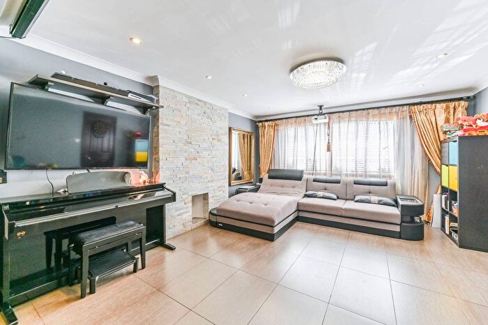 5 Bedroom Semi Detached House To Rent In Larcombe Close, Lloyd Park, Croydon, CR0