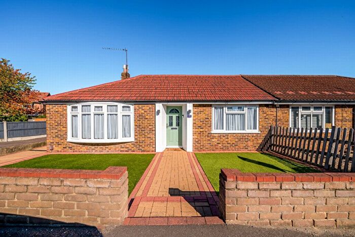 2 Bedroom Bungalow For Sale In Colyers Lane, Erith, DA8