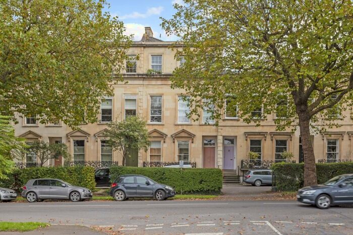 Apartment To Rent In Royal Parade Cheltenham, GL50