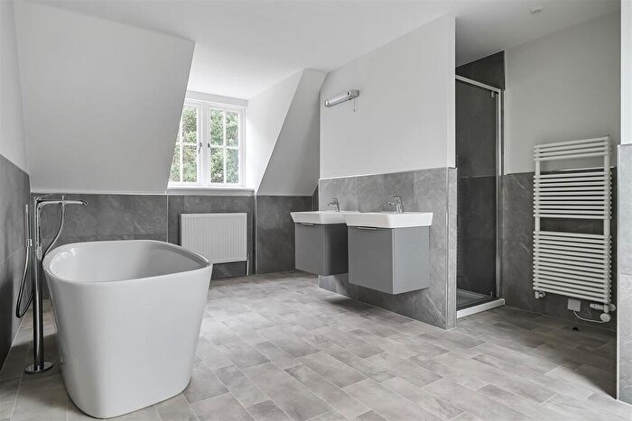 4 Bedroom Detached House For Sale In Grace Green, Chesil Reach, Chickerell, DT3