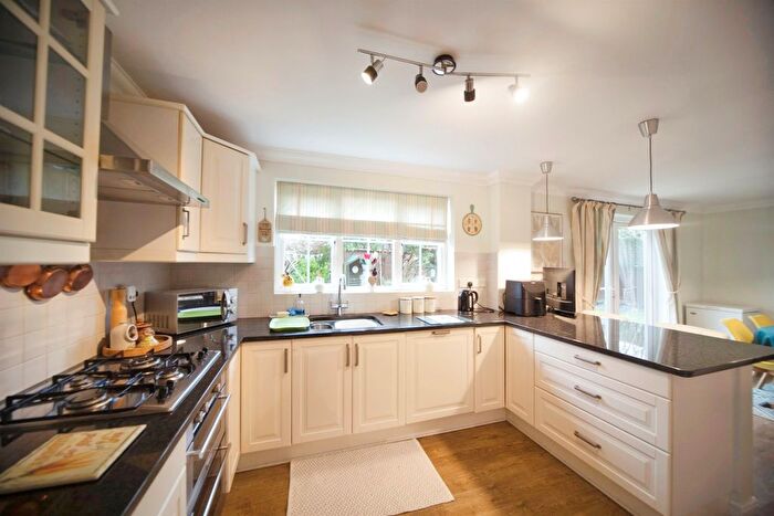 4 Bedroom Detached House For Sale In Tudor Avenue, Roydon, Diss, IP22