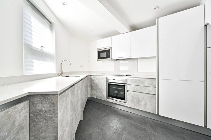 1 Bedroom Flat To Rent In Dawes Road, Munster Village, London, SW6