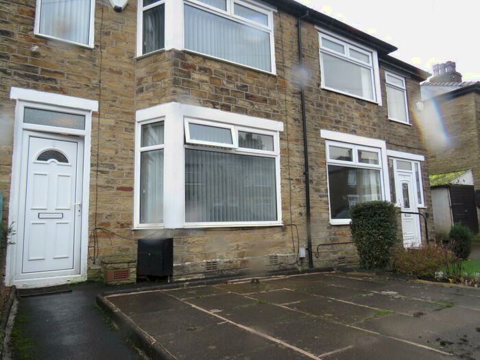 2 Bedroom House To Rent In West View Drive, Halifax, HX2