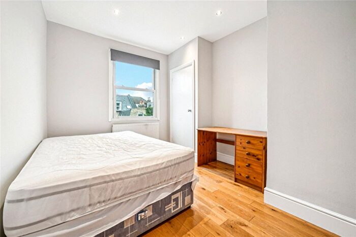 3 Bedroom Flat To Rent In Dents Road, London, SW11
