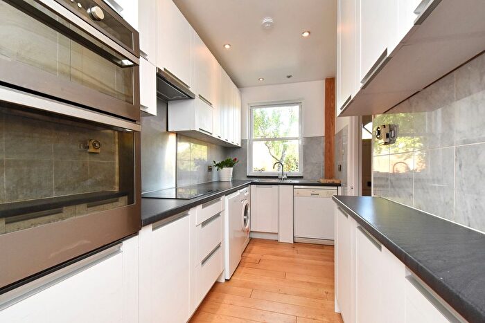 4 Bedroom Property To Rent In Plough Lane, London, SE22