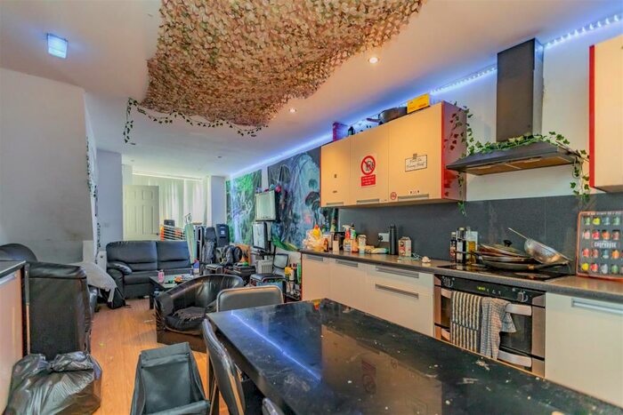 6 Bedroom House To Rent In Dawlish Road, Birmingham, B29