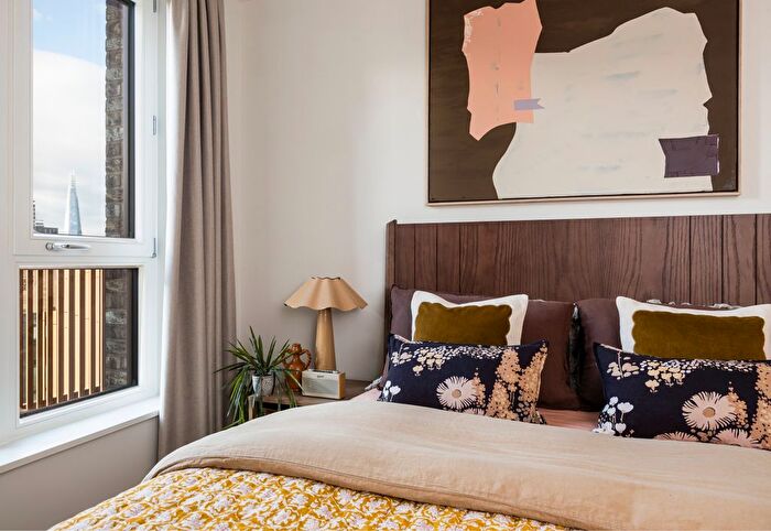 2 Bedroom Flat To Rent In Biscuit Walk, Bermondsey, London, SE16