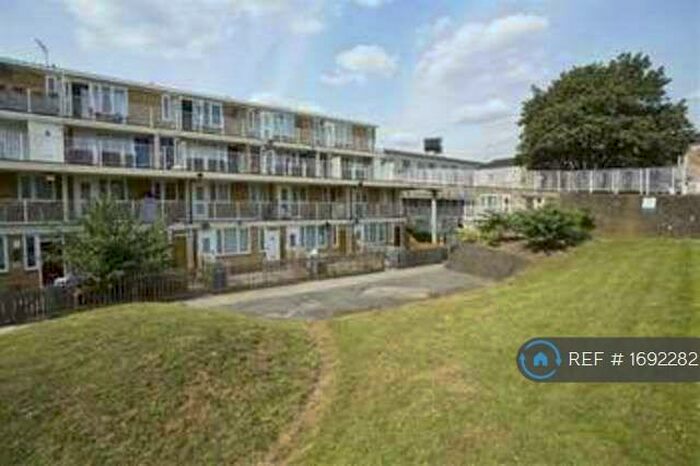 2 Bedroom Flat To Rent In London, London, SE16