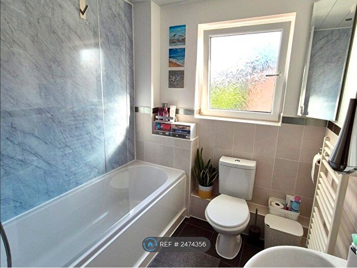 2 Bedroom Flat To Rent In Burford Gardens, Cardiff, CF11