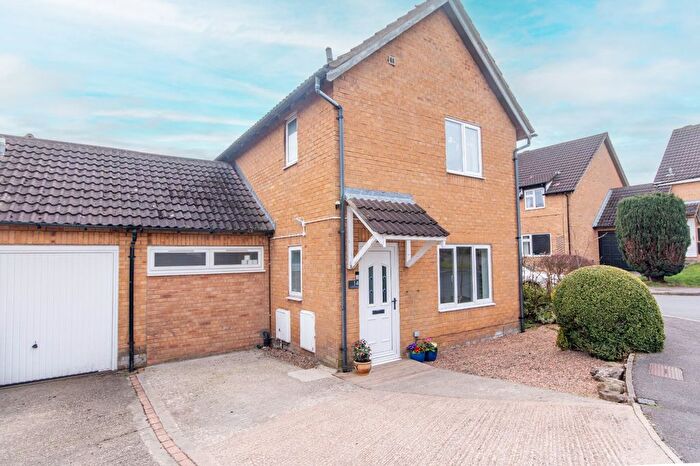4 Bedroom Link Detached House For Sale In Chadwell Springs, Bingley, West Yorkshire, BD16