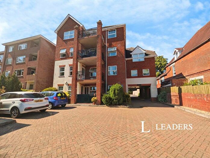 2 Bedroom Apartment For Sale In Pine Croft, Westwood Road, Southampton, SO17