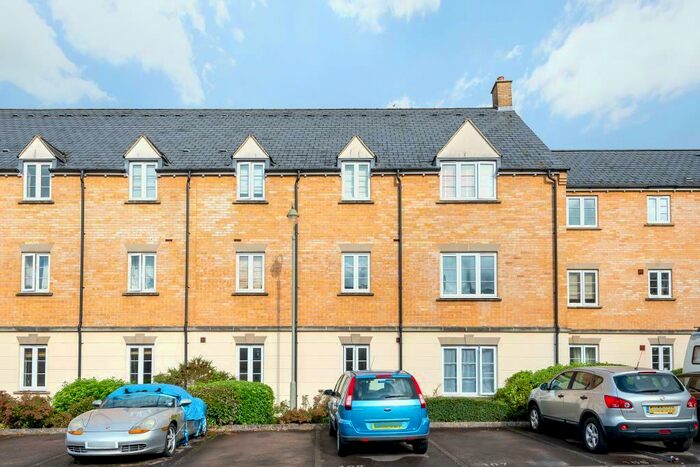 2 Bedroom Apartment To Rent In Harvest Way, Witney, OX28
