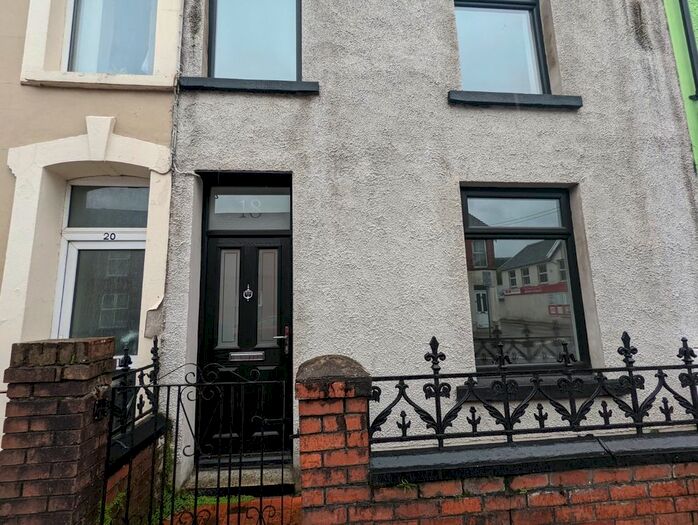 3 Bedroom Property To Rent In High Street, Glynneath, Neath, Neath Port Talbot., SA11