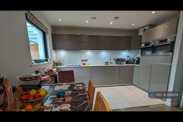 2 Bedroom Flat To Rent In Williams Way, Wembley, HA0
