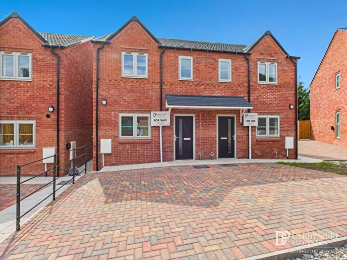 3 Bedroom Semi-Detached House For Sale In Kilnstone Close, Church Gresley, DE11