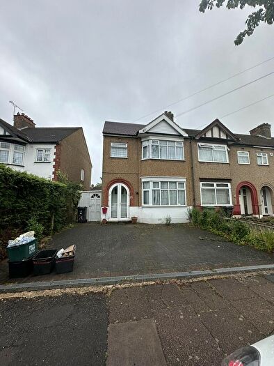 4 Bedroom End Of Terrace House To Rent In Applegarth Drive, Ilford, IG2