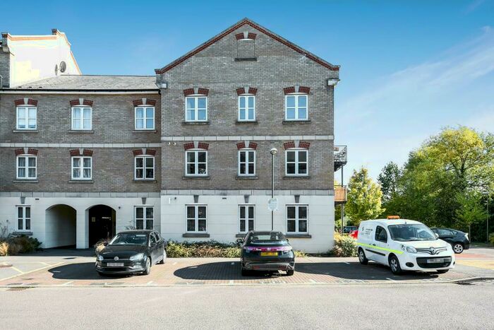 2 Bedroom Apartment To Rent In Coxhill Way, Aylesbury, HP21