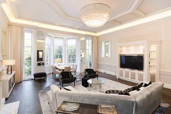 2 Bedroom Flat For Sale In Cadogan Square, London, SW1X