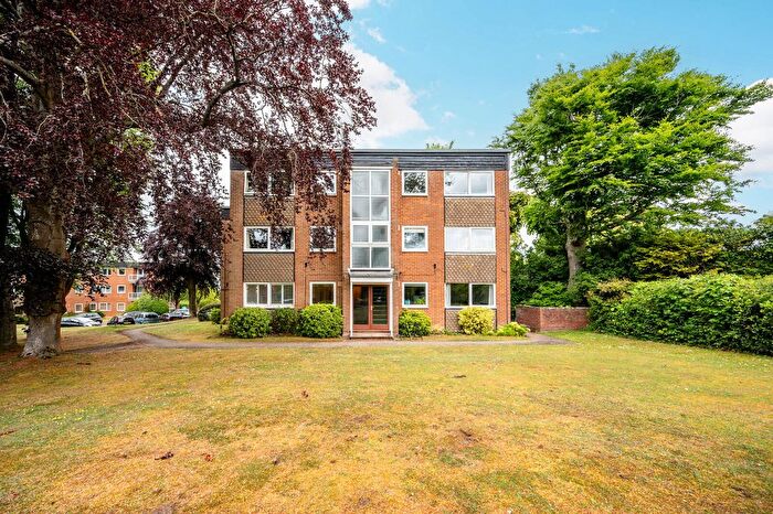 1 Bedroom Flat To Rent In Rosetrees, Guildford, Surrey, Guildford, GU1