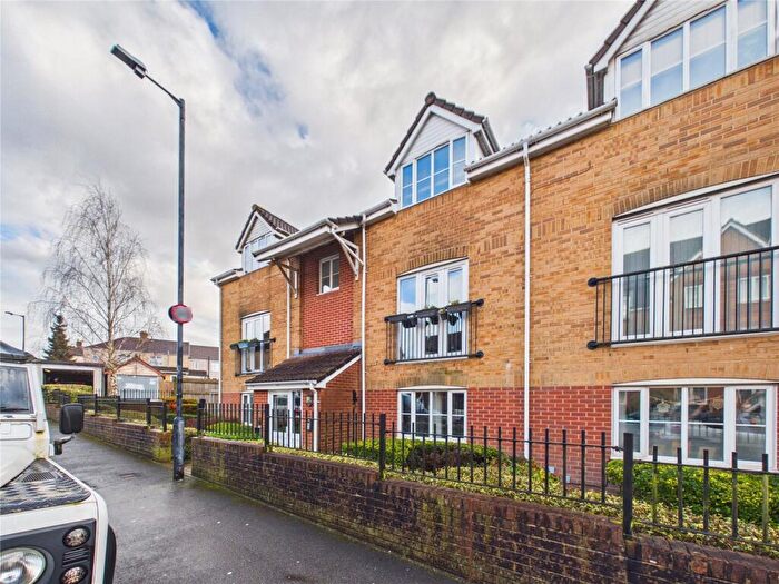 2 Bedroom Apartment For Sale In Linden Court, Kingswood, Bristol, BS15