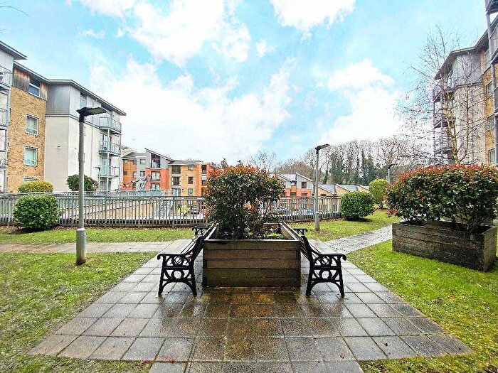 2 Bedroom Flat To Rent In Coombe Way, Farnborough, Hampshire, GU14