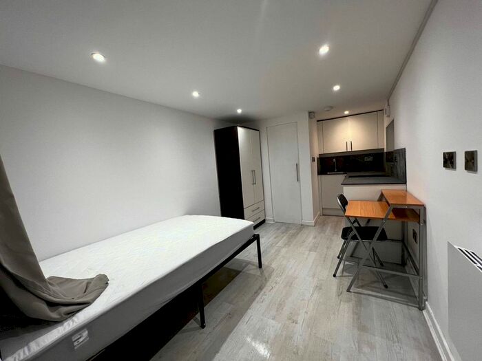 1 Bedroom Flat To Rent In Lower Bevendean Avenue, Brighton, East Sussex, BN2