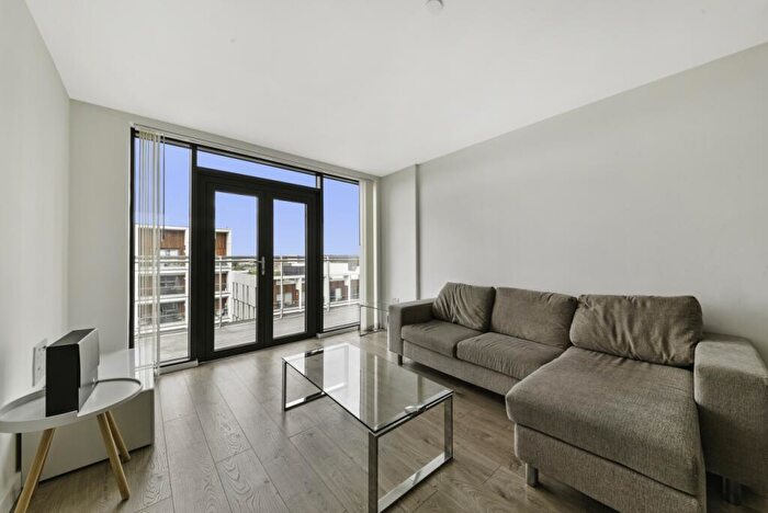 2 Bedroom Flat To Rent In Beechwood Road, Dalston, London, E8