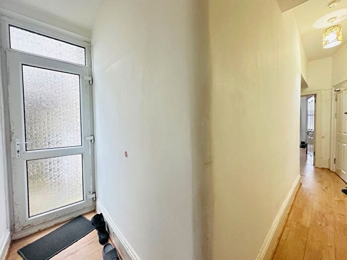 2 Bedroom Flat For Sale In Connaught Avenue, Mannamead, Plymouth, PL4