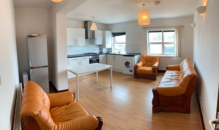 1 Bedroom Flat To Rent In Bethnal Green Road, London, E2
