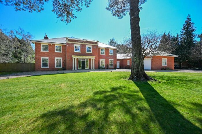 6 Bedroom Detached House For Sale In Avon Castle Drive, Ringwood, BH24