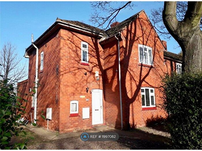 3 Bedroom Semi-Detached House To Rent In Warmsworth Road, Doncaster, DN4