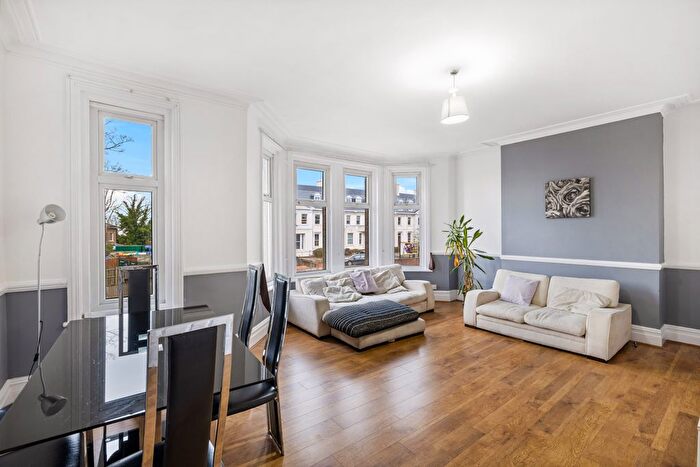 2 Bedroom Flat To Rent In Ref: Gk - Beulah Hill, Crystal Palace, SE19