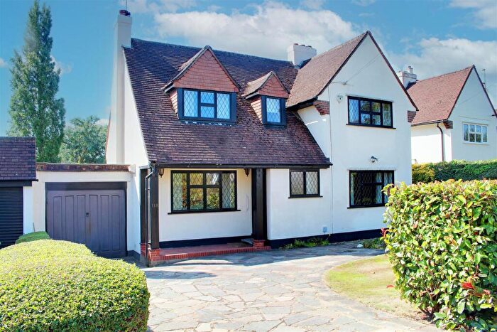 3 Bedroom Detached House For Sale In Moffats Lane, Brookmans Park, AL9