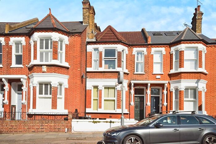 2 Bedroom Flat To Rent In St. Ann's Crescent, London, SW18