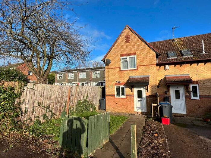2 Bedroom Town House For Sale In Hornbeam Court, Desborough, Kettering, NN14