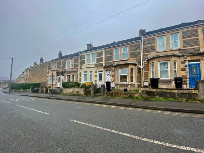 4 Bedroom House To Rent In Coronation Avenue, BA2