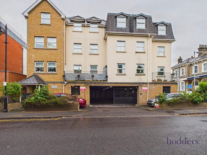 2 Bedroom Apartment To Rent In Chertsey, Surrey, KT16