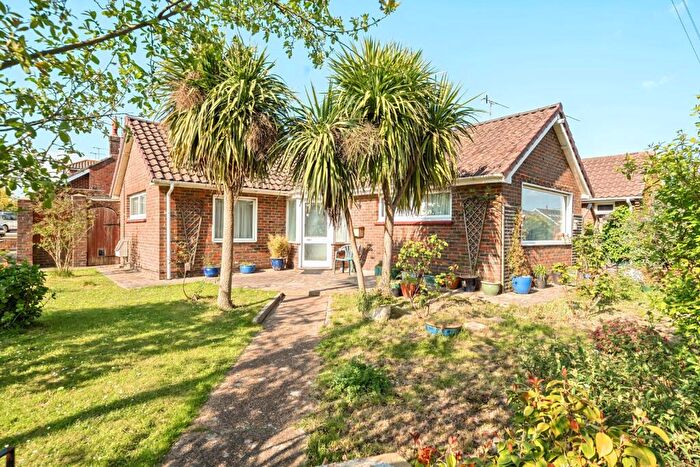 2 Bedroom Bungalow For Sale In St Pauls Avenue, Lancing, West Sussex, BN15