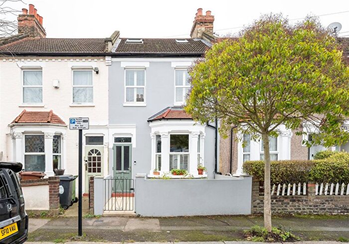 4 Bedroom Terraced House For Sale In Trumpington Road, Forest Gate, E7