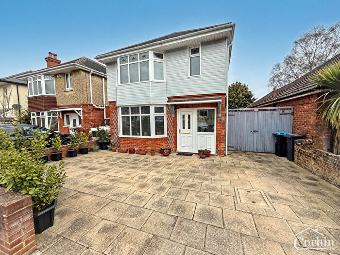 3 Bedroom Detached House For Sale In Cherford Road, Bournemouth, BH11