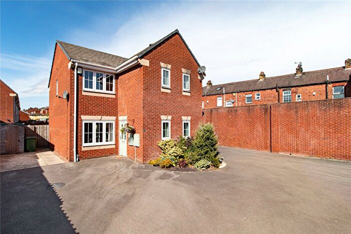 3 Bedroom Semi-Detached House For Sale In Denholme Drive, Ossett, West Yorkshire, WF5