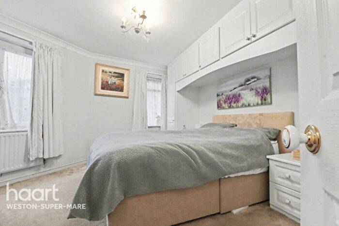 3 Bedroom Apartment For Sale In Royal Sands, Weston-Super-Mare, BS23