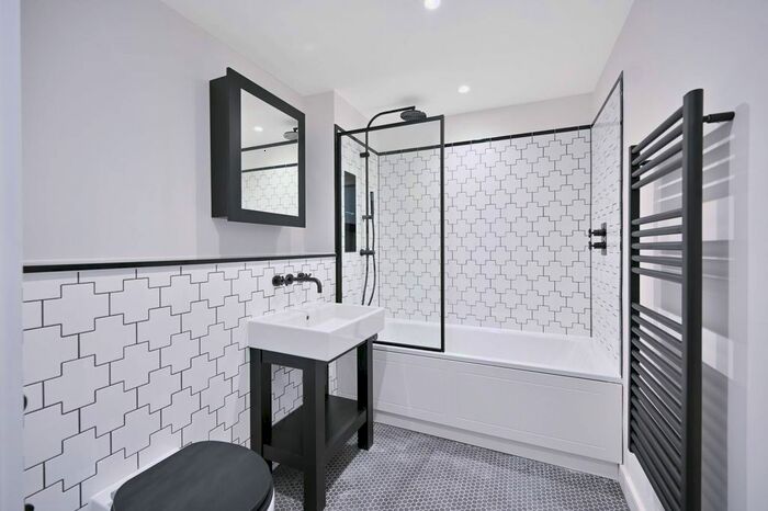 2 Bedroom Flat To Rent In Brook Street, Kingston, KT1