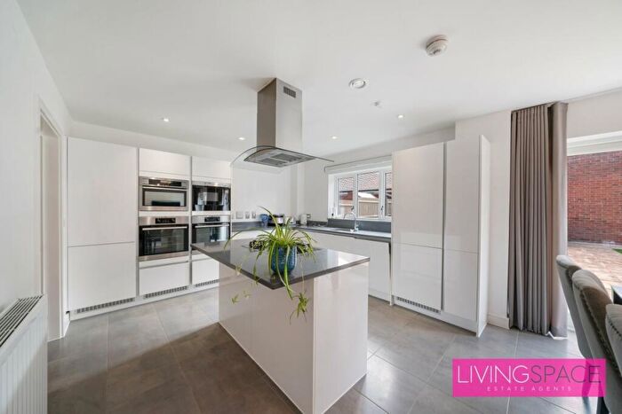 5 Bedroom Detached House To Rent In Cunio Mews, NW7