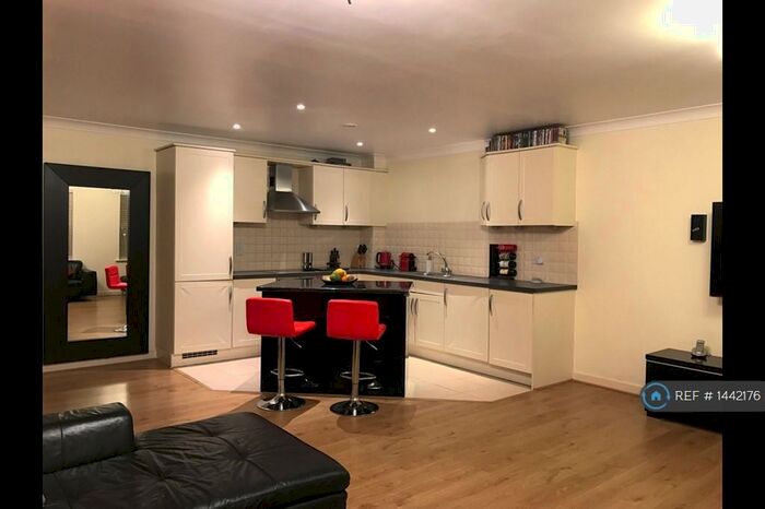 2 Bedroom Flat To Rent In Oak Tree Court, South Sutton, SM2