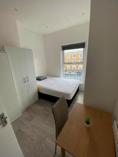 Studio To Rent In Goldhawk Road, London, W12