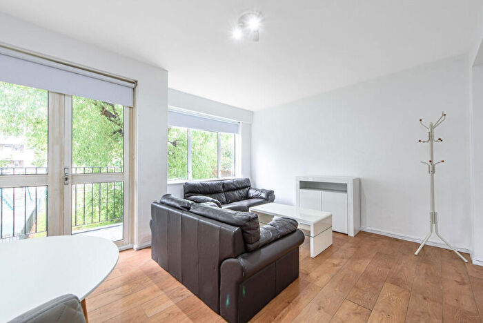 3 Bedroom Flat For Sale In Shoot Up Hill, Kilburn, London, NW2