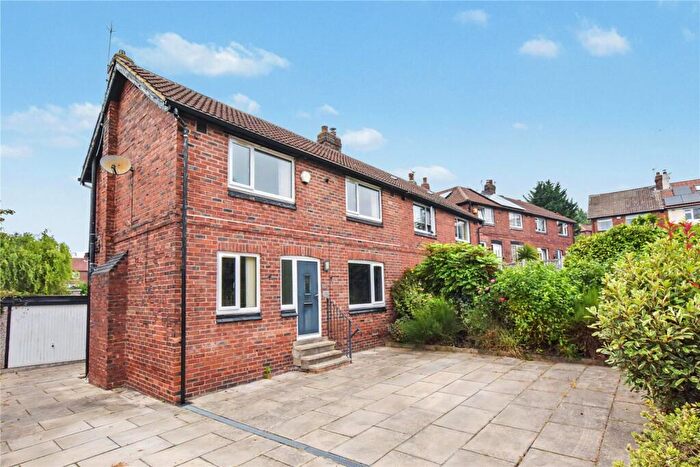 3 Bedroom Semi Detached House For Sale In Burley Wood View, Leeds, West Yorkshire, LS4