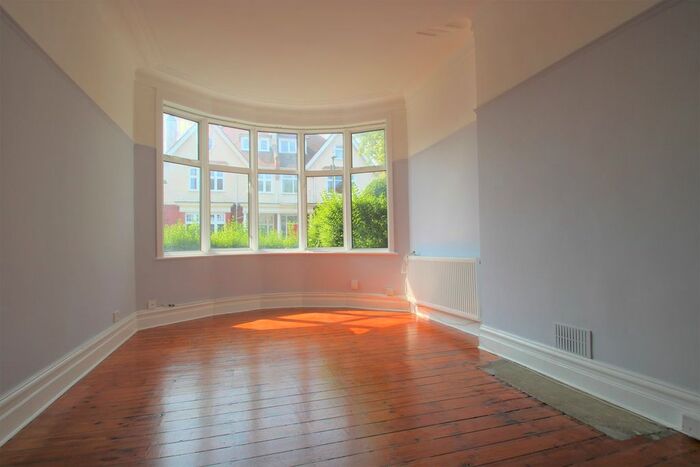 3 Bedroom Flat To Rent In Portsdown Avenue, London, NW11